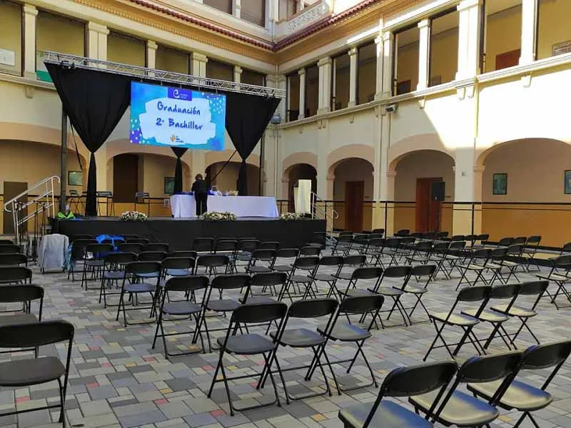 Montaje Audiovisual Graduacion Colegio Sillas Escenario Y Pantalla Led