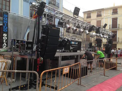 Montaje Line Array Discomovil Valencia Chelva 2